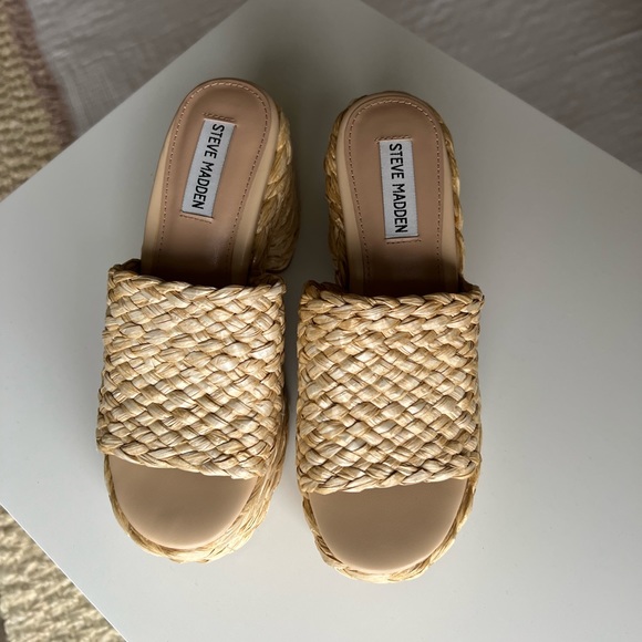 Steve Madden platform slip on heels - Picture 2 of 5